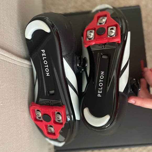 Peloton Black Cycling Shoes - Picture 6 of 8